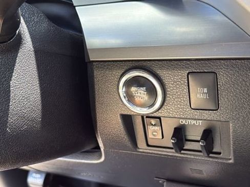 Used 2021 Toyota Tundra Platinum AWD/4WD image 19