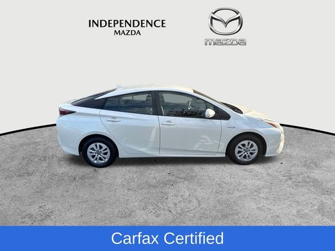 Used 2018 Toyota Prius Four image 2