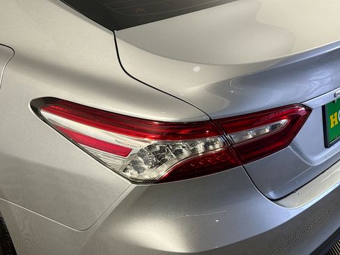 Used 2019 Toyota Camry XLE w/ Sunroof Package image 36
