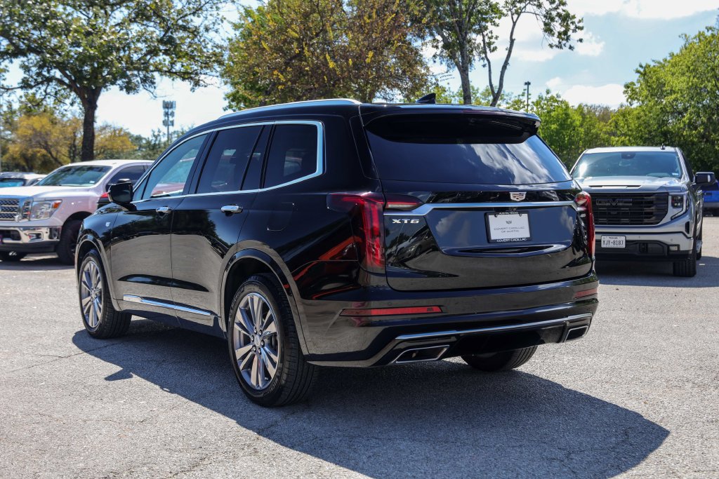 Used 2025 Cadillac XT6 Premium Luxury FWD image 3
