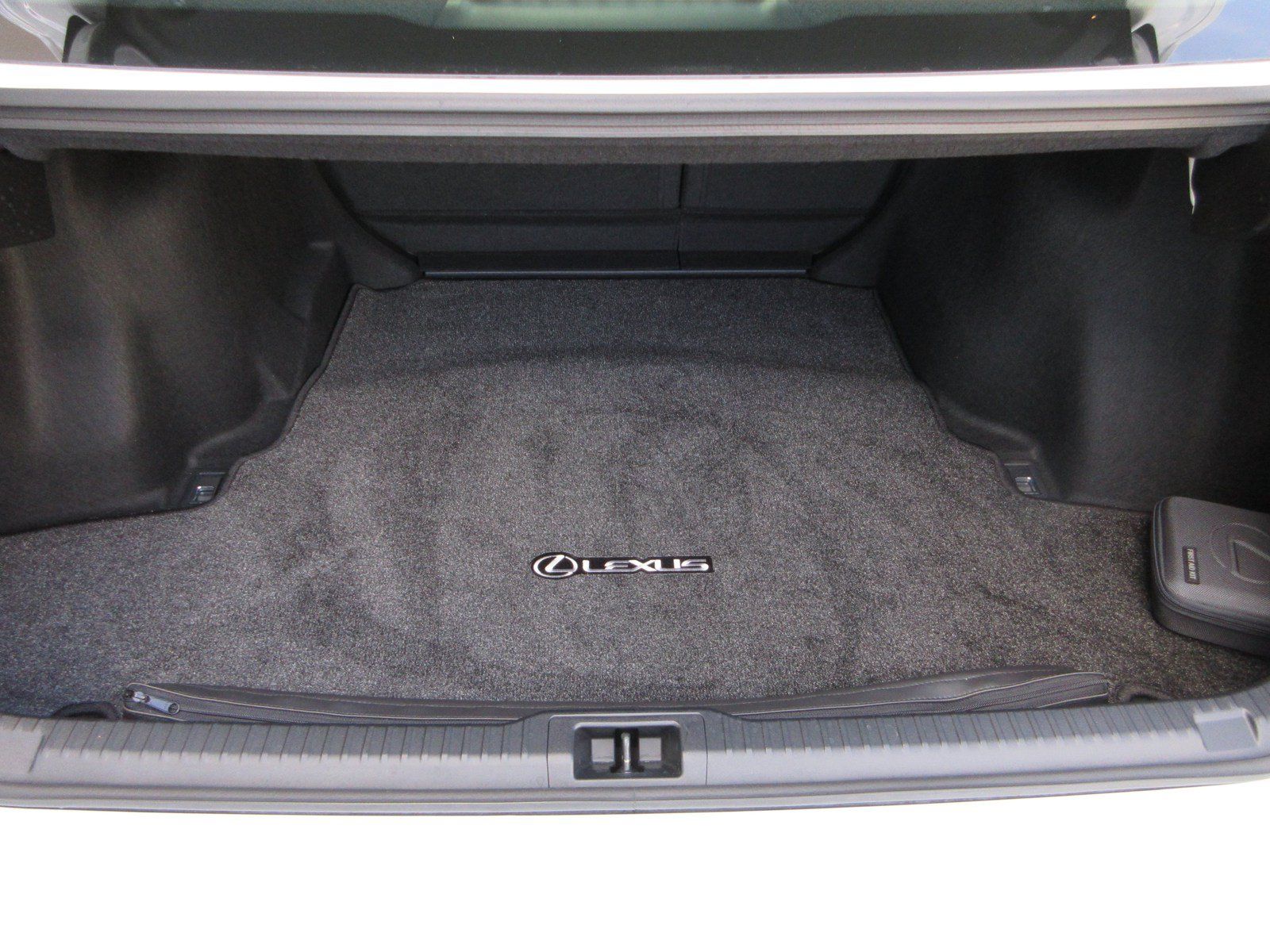 Used 2025 Lexus IS 500 RWD image 52