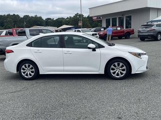 Used 2021 Toyota Corolla LE video 2
