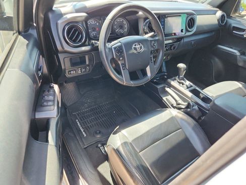 Used 2018 Toyota Tacoma TRD Sport AWD/4WD image 15