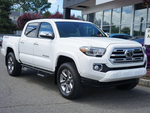 Used 2019 Toyota Tacoma Limited AWD/4WD image 8