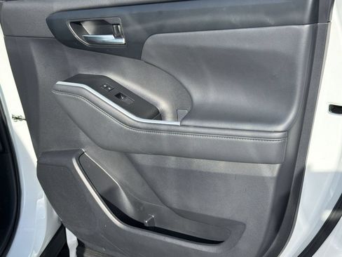 Used 2026 Toyota Highlander XLE AWD/4WD image 34