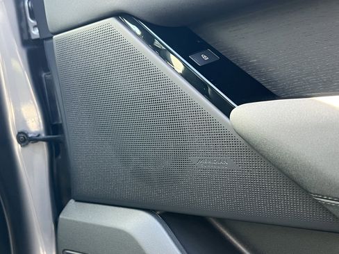 New 2025 Land Rover Range Rover Velar Dynamic SE image 8