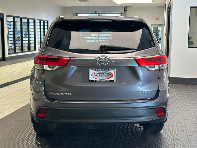Used 2019 Toyota Highlander XLE AWD/4WD image 5