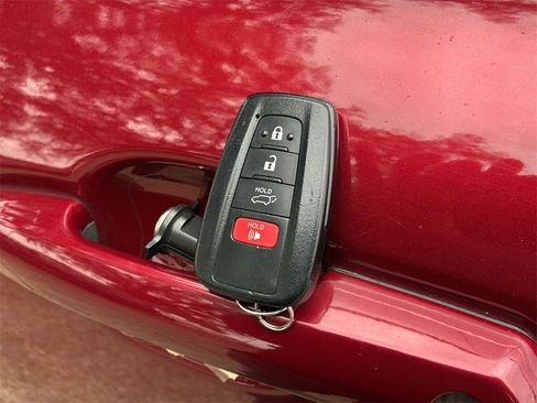 Used 2020 Toyota Highlander XLE image 44