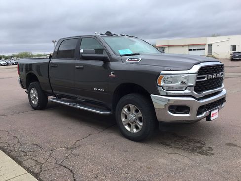 Used 2022 RAM 2500 Big Horn w/ Level C Equiment Group AWD/4WD image 3