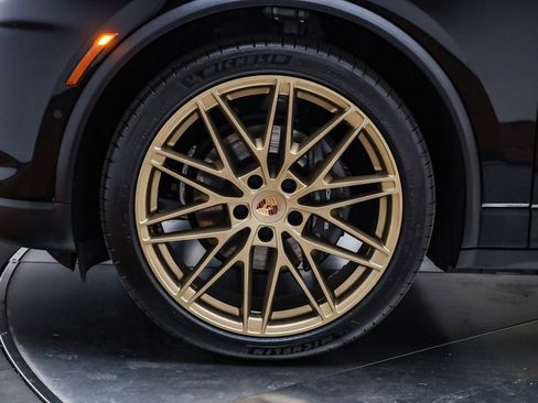 Used 2025 Porsche Macan Electric image 13