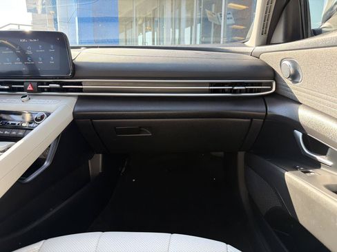 Used 2025 Hyundai Elantra Limited FWD image 30
