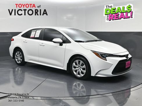 Used 2025 Toyota Corolla LE FWD image 1