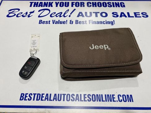 Used 2017 Jeep Cherokee Limited image 30