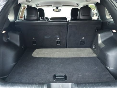 Used 2019 Jeep Cherokee Limited FWD image 9