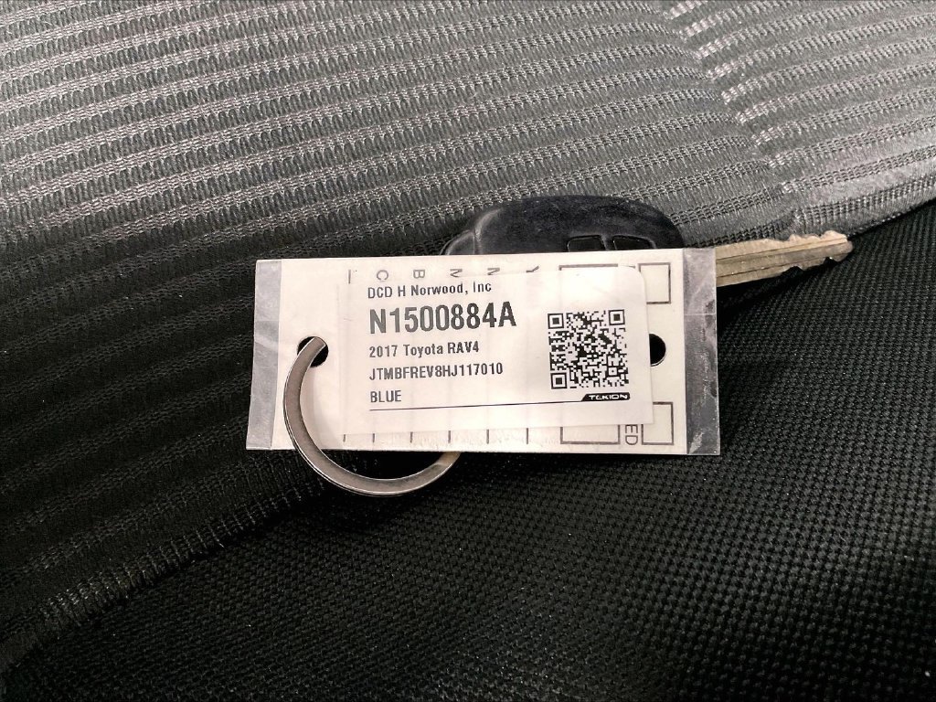Used 2017 Toyota RAV4 LE AWD/4WD image 31