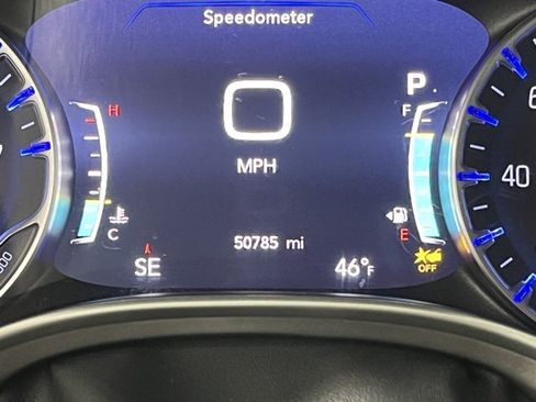 Used 2021 Chrysler Pacifica Touring-L image 23