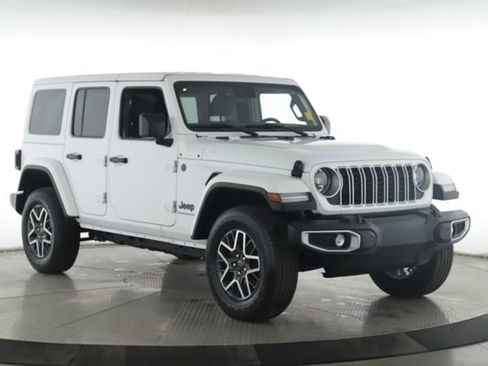 Used 2025 Jeep Wrangler Unlimited Sahara AWD/4WD image 2