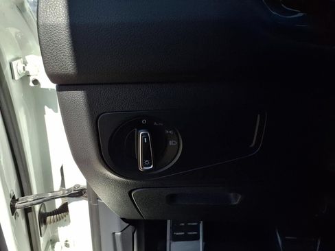 Certified 2022 Volkswagen Tiguan SE R-Line FWD image 15