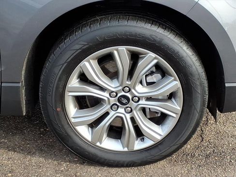 Used 2024 Ford Edge Titanium image 10