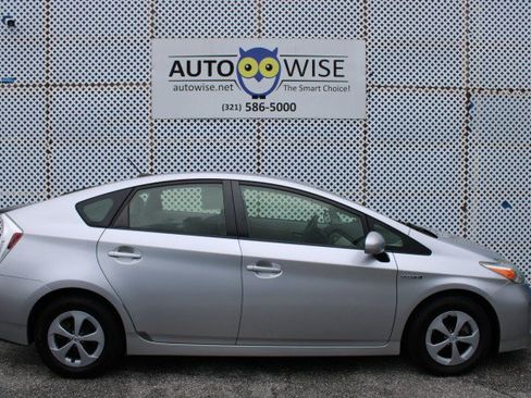 Used 2012 Toyota Prius Three FWD image 2