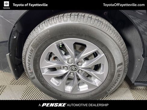 Used 2025 Toyota Sienna LE w/ LE Plus Package image 19