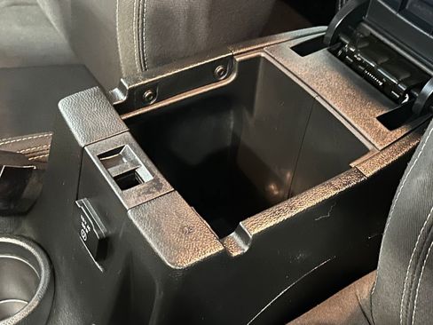 Used 2018 Jeep Wrangler Sahara w/ Connectivity Group AWD/4WD image 31