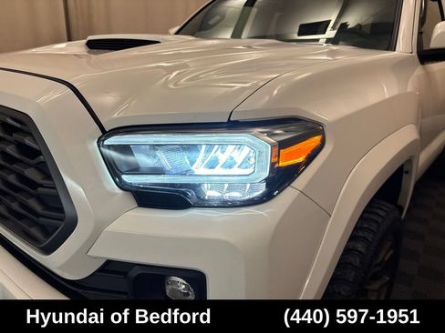 Used 2020 Toyota Tacoma TRD Sport w/ TRD Premium Sport Package AWD/4WD image 10