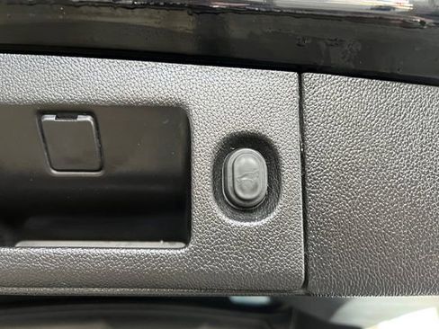 Used 2018 GMC Yukon Denali w/ Open Road Package image 15