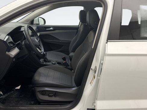 Used 2022 Volkswagen Taos SE image 11