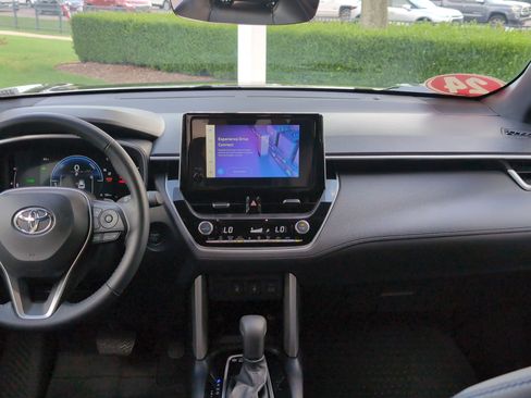 Used 2024 Toyota Corolla Cross AWD Hybrid w/ Convenience Package image 30