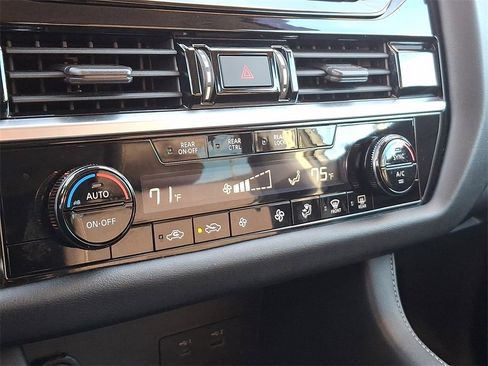 Used 2022 Nissan Pathfinder S image 16