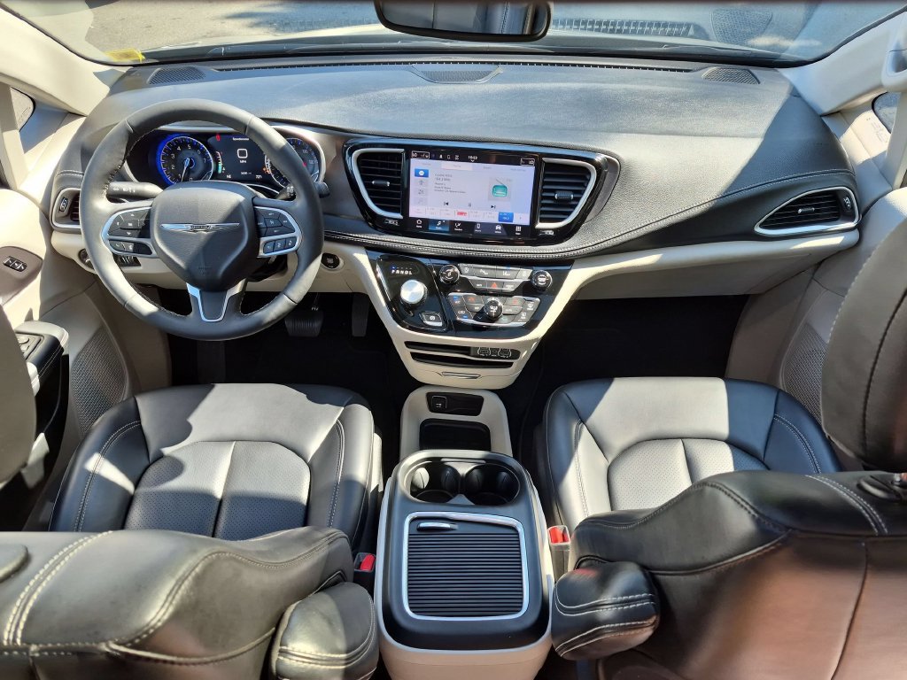 Used 2023 Chrysler Pacifica Touring-L AWD/4WD image 23