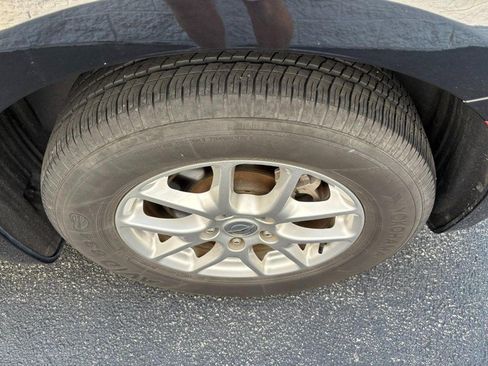 Used 2023 Chrysler Pacifica Touring-L FWD image 7