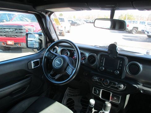 Used 2018 Jeep Wrangler Unlimited Sport image 17
