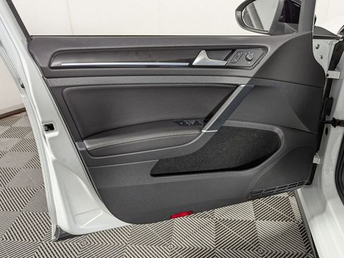 Used 2019 Volkswagen Golf R 4-Door image 12