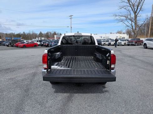 Used 2020 Toyota Tacoma SR5 AWD/4WD image 19