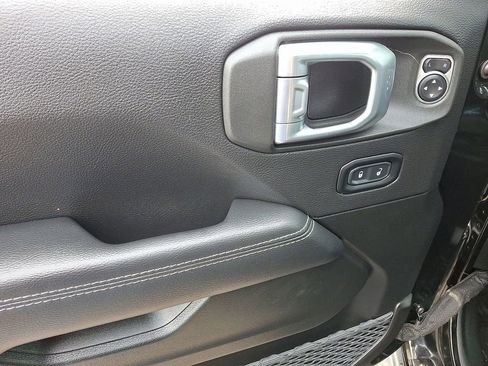 Used 2022 Jeep Gladiator Overland w/ Popular Equipment Package image 13