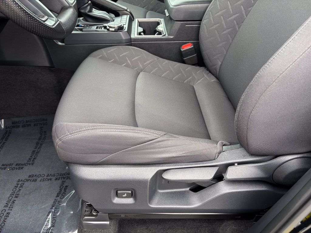 Certified 2025 Toyota Tacoma SR5 AWD/4WD image 20