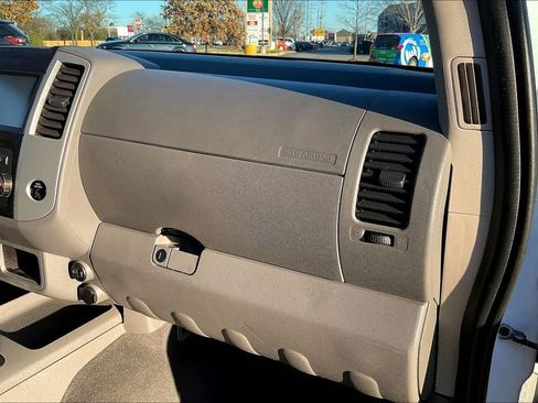 Used 2019 Nissan Frontier SV image 19