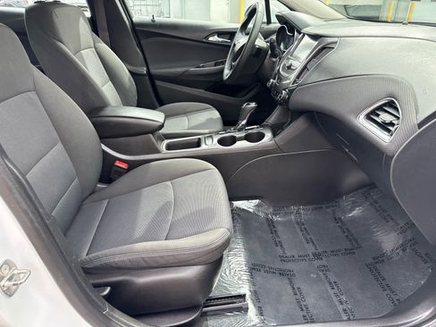 Used 2017 Chevrolet Cruze LT w/ Convenience Package FWD image 17