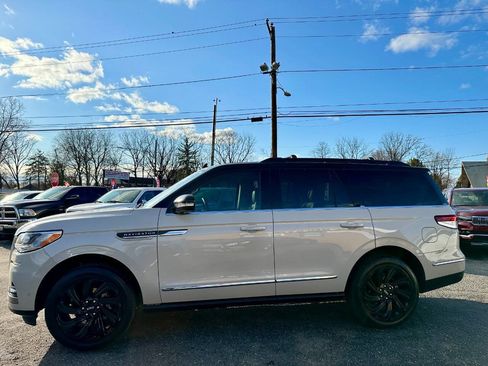 Used 2023 Lincoln Navigator Reserve AWD/4WD image 4