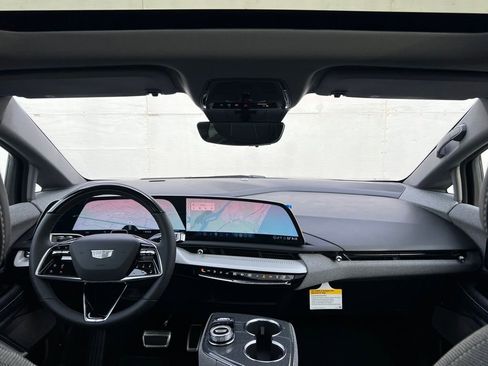 New 2026 Cadillac Optiq Luxury 1 image 35