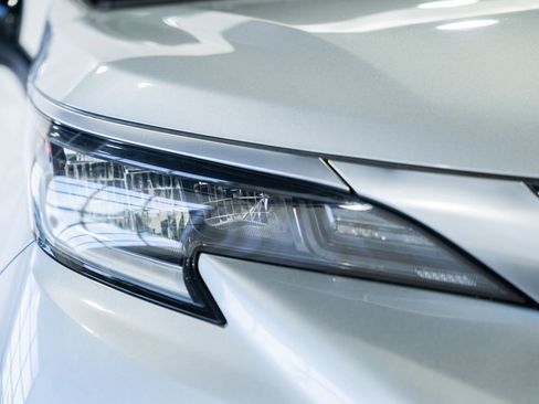 Used 2023 Toyota Sienna XSE FWD image 12