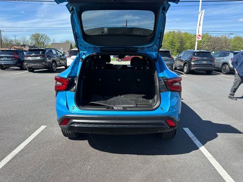 Used 2025 Chevrolet Trax RS w/ Driver Confidence Package FWD image 11