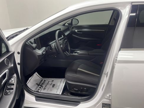 Used 2025 Hyundai Sonata SEL FWD image 2
