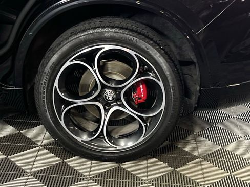 Used 2023 Alfa Romeo Stelvio Veloce image 14