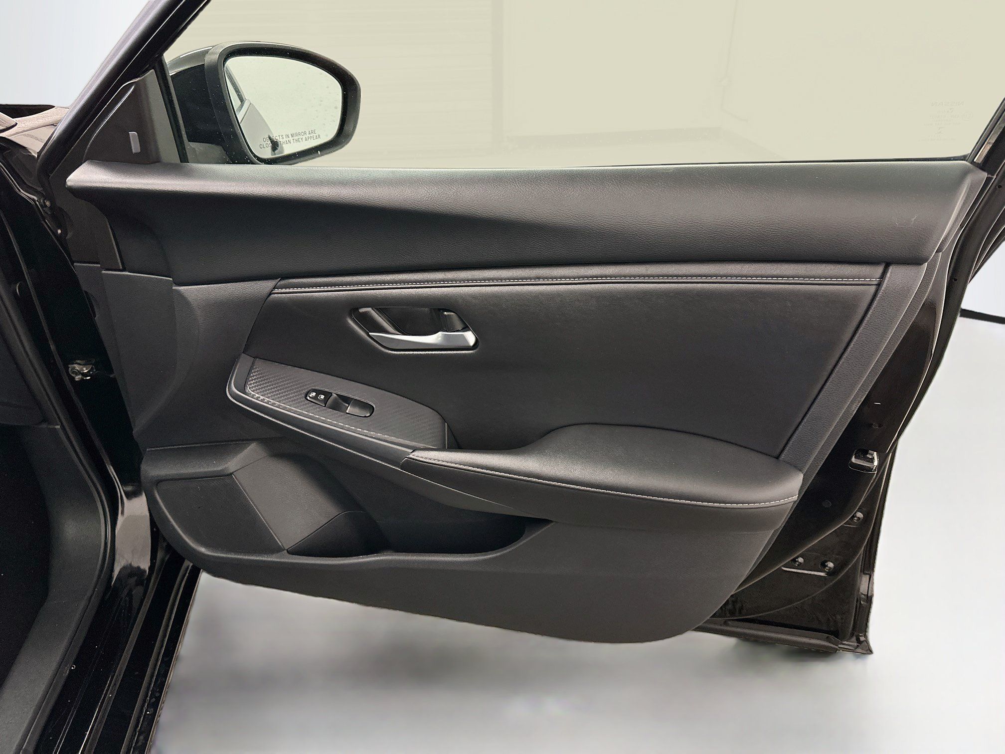 Used 2025 Nissan Sentra SV FWD image 32