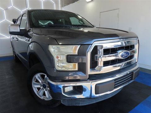 Used 2016 Ford F150 XLT w/ Trailer Tow Package RWD image 3