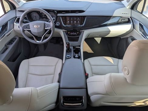 Used 2025 Cadillac XT6 Premium Luxury w/ Technology Package FWD image 11