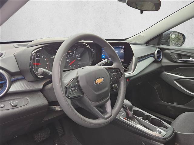 Certified 2025 Chevrolet Trax LS FWD image 9